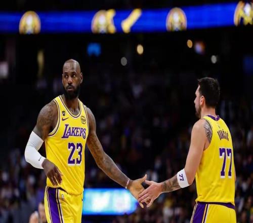 赛后詹姆斯毫不避讳说出原因，说的非常实在