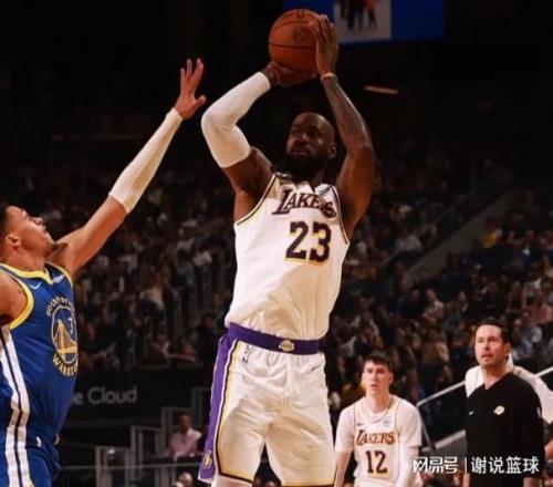 湖人无缘逆转雷迪克推卸责任，两内线受伤影响大，对手阵容更残缺