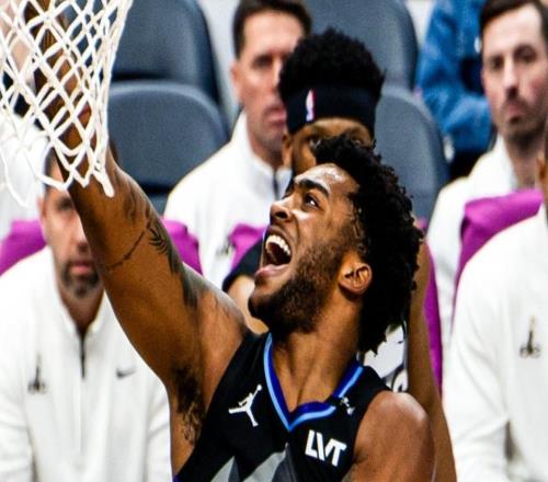 轰32+7三分一展天赋！创5新高连献拉杆暴扣爵士五号签选他没输