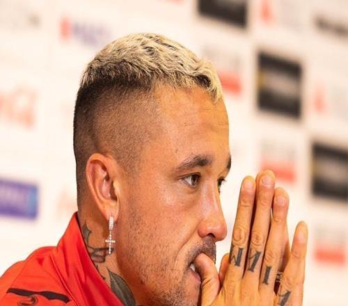 纳因戈兰：别人说我不抽烟喝酒就能去皇马，但那样我不会开心