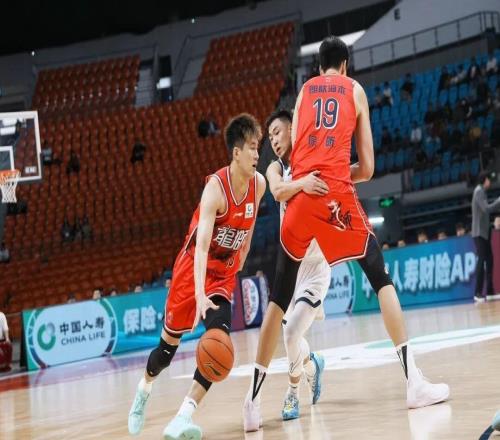 郭艾伦伤情结果公布，前交叉韧带断了...