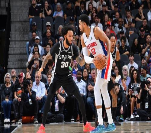 文班38+16+5帽历史第二马刺大胜活塞福克斯29分坎宁安26+8