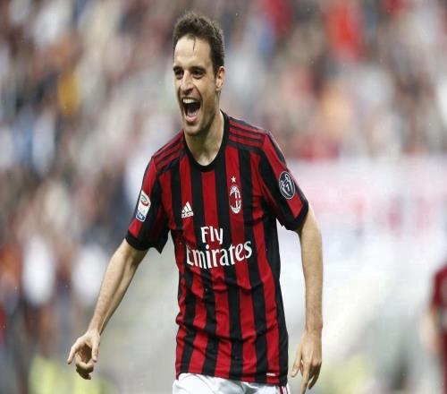 足坛一夜动态：特朗普会见梅西热刺11轮不胜摩洛哥功勋主帅卸任