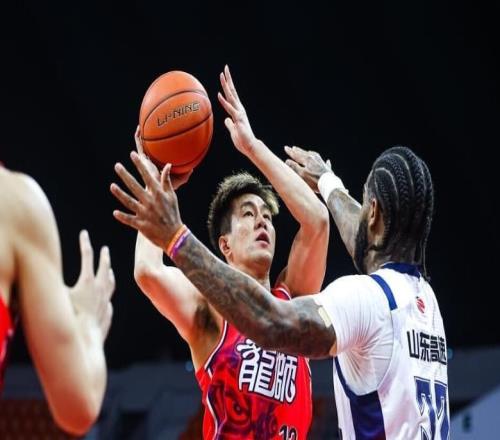 中国男篮深夜迎来一大噩耗！郭艾伦重伤赛季报销：或就此退役