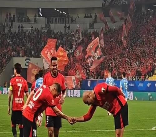 姜至鹏被红牌罚下！中超揭幕战：一场51大胜，成都蓉城击败深圳