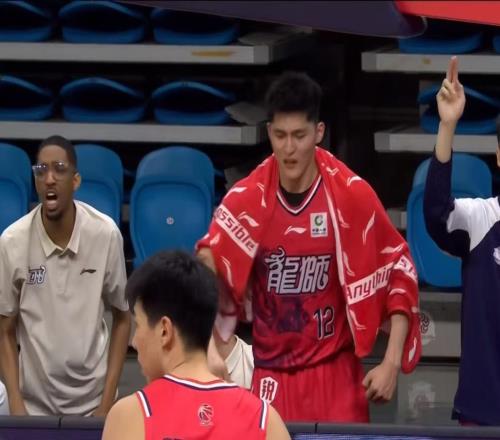 逼朱芳雨放人！广州队将“顶薪”硬砸徐昕，广东男篮恐无法回购了