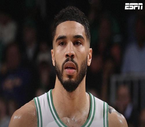 Shams：塔图姆预计将在球队明天对阵独行侠比赛中复出