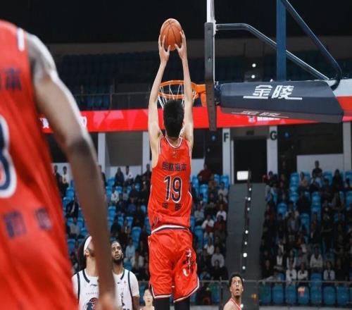 17+10，赛季第八次两双，徐中锋谈国家队