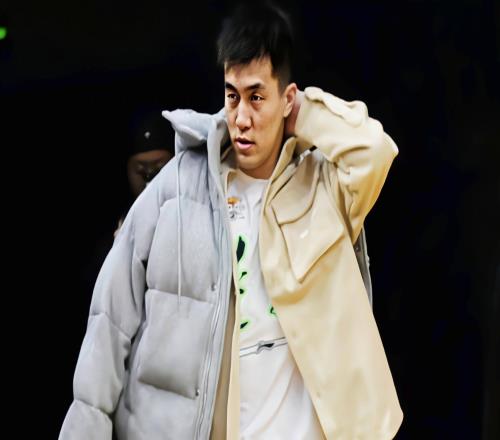 广州胜山东，郭艾伦受伤痛哭，克里斯冲撞徐昕，和名宿纪敏尚对喷