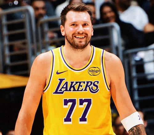 约基奇三节轰38+8+5仍无缘今日最佳！对不起，你碰到暴走的卢卡了