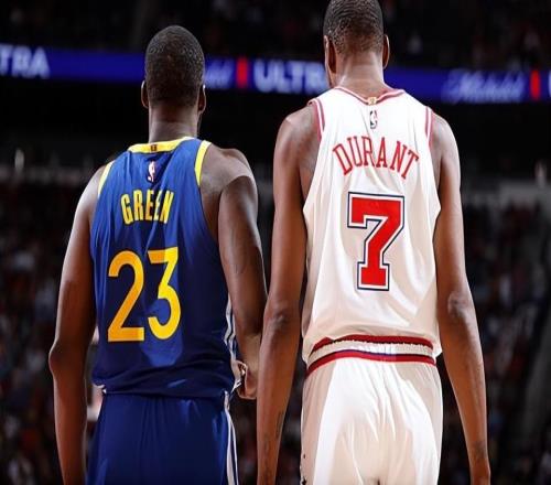 又是类似的剧本！杜兰特到最后打不动了，火箭也输掉了该赢的比赛