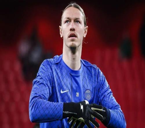 这还是欧冠冠军么巴黎13主场大败，中前场失误极多自信受损