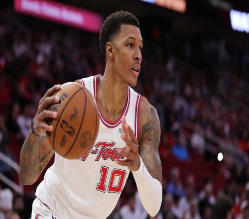 火箭胜开拓者！乌度卡继续变阵：谢泼德重回首发，30岁射手获起用