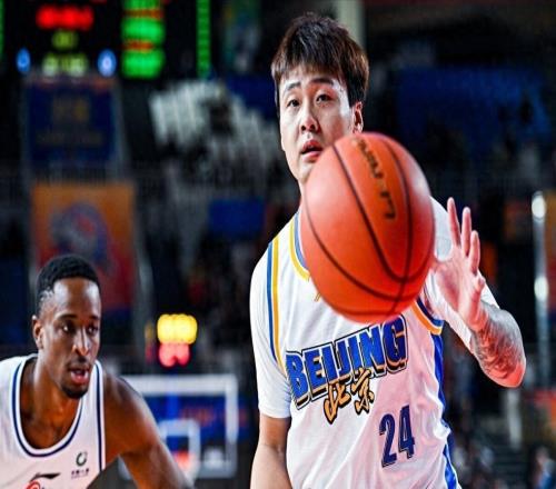 想去上海王哲林邀请赵睿，仅两球员走遍北上广，刘晓宇不孤单