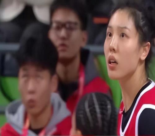 女篮两连胜我却开心不起来！青黄不接的后卫线，宫鲁鸣也无计可施