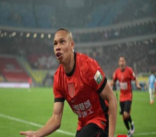 中超揭幕战开门红！成都蓉城51大胜10人深圳新鹏城