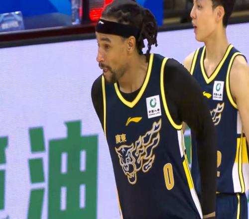 拒绝裁掉萨林杰！广东单外援决战阵容正式出炉，杜锋弃用三大锋卫