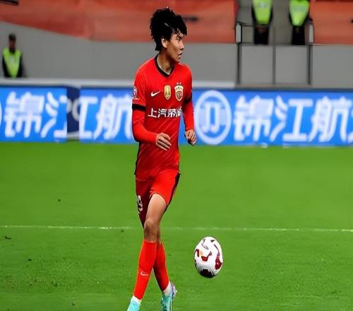 武汉三镇9号战袍迎来新主人！上赛季加盟表现不俗，值得期待