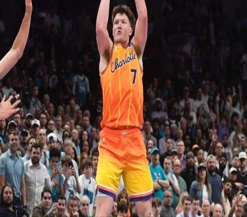 大崩盘！超级黑马轰然倒下：全队沮丧离场，新星6三分难救主