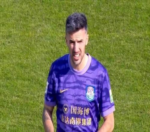 谢蒂内只会吃饼，津门虎2外援成水货于根伟1年换1战术队长迷失