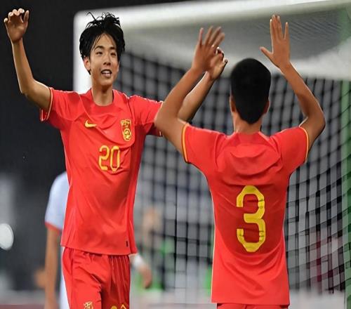 重庆铜梁龙战平津门虎，三人表现不俗被球迷认可，却没有向余望