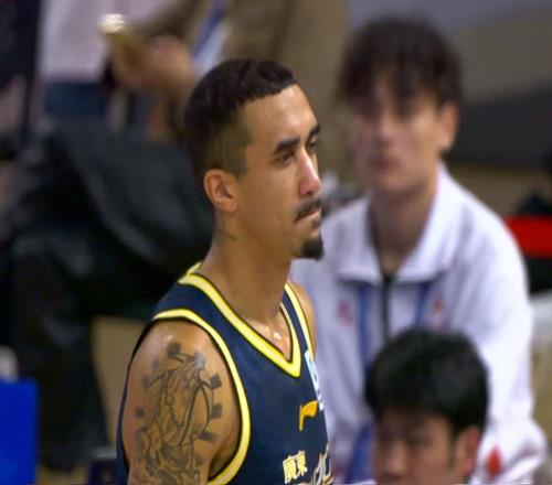 下个赛季改为三外援广东队惨遭重创，逼杜锋“3选1”裁掉奎因