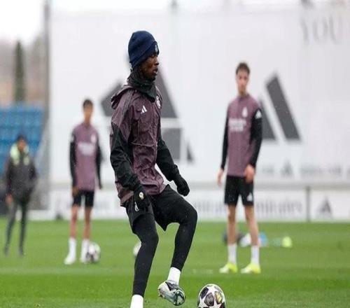 记者：姆巴佩明天归队但不会参加合练，卡雷拉斯出战曼城存疑