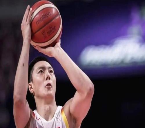胡明轩夺得全明星三分大赛冠军，对阵韩国队咋就一个不进呢