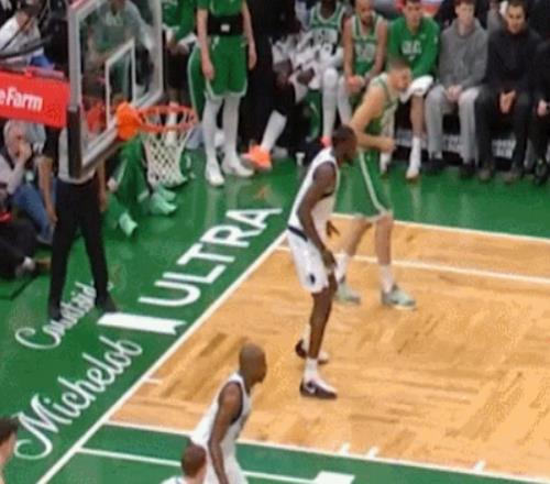 2换2！突发骨折手术！这可是绿军的替补核心