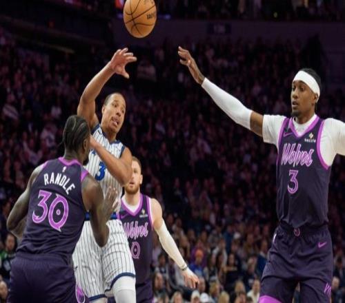 爆大冷！西部第三27分溃败：爱德华兹孤立无援，火箭坐收渔利