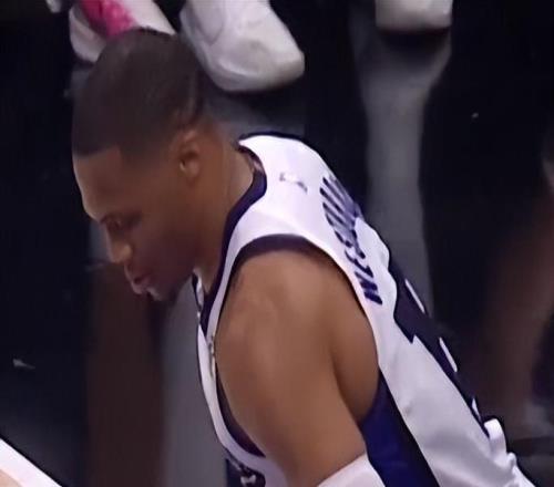 37岁威少又创8纪录！208三双夜与勒布朗争辉国王想续约他有理