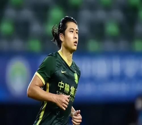 一场2：0让国足迎利好本土最强中锋满血回归邵佳一喜得前场杀器