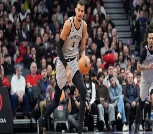 颠覆认知！文班亚马这球太离谱，2米26打出乔丹级突破