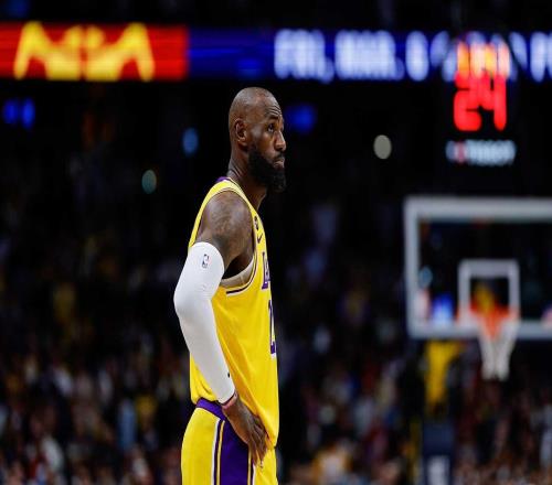 勒布朗詹姆斯能上场吗湖人对阵尼克斯的伤病报告