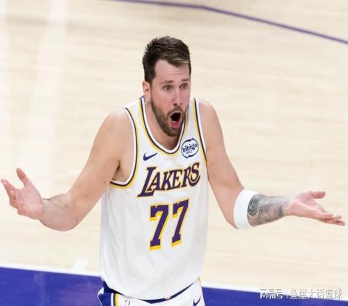湖人11097尼克斯！无解的不是赢球，是东契奇和里夫斯的连番表态