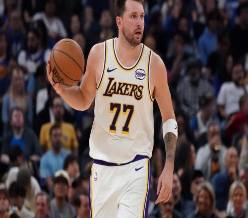 詹姆斯缺席，湖人爆冷击败夺冠热门，最多领先23分，全程压制对手