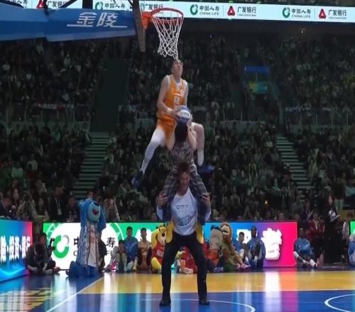 CBA全明星赛单项赛：姜贺、胡明轩、外卡选手张鼎岩分别登顶