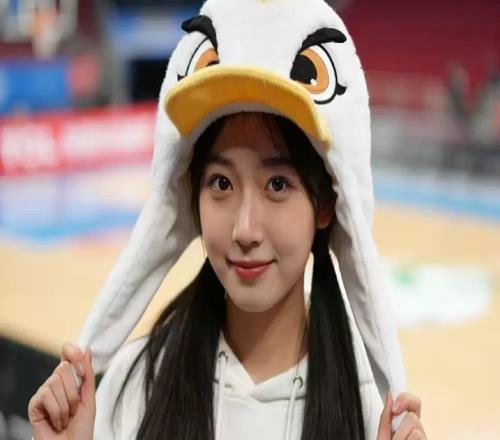 收藏级球员盲盒C位出道！明日主场端盒解锁限量典藏福利！