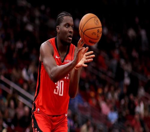 15分钟2+3+2帽！火箭第3中锋不输文班神塔撑起2阵，该重回首发