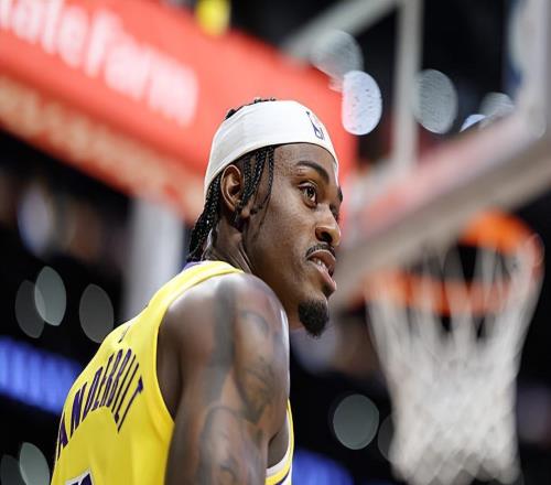 不仅防守给力还命中了一记三分，湖人应该给锋线大闸多些信任