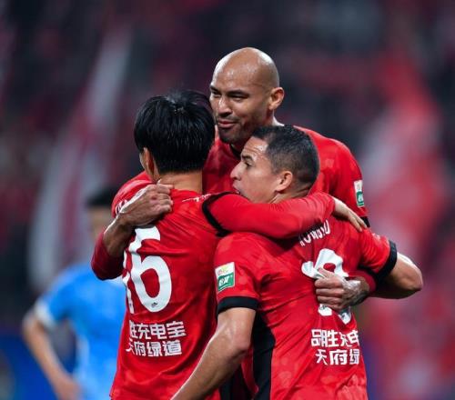 蓉城剑指两连胜！京鲁大战谁填坑升班马狭路相逢大连保平争胜