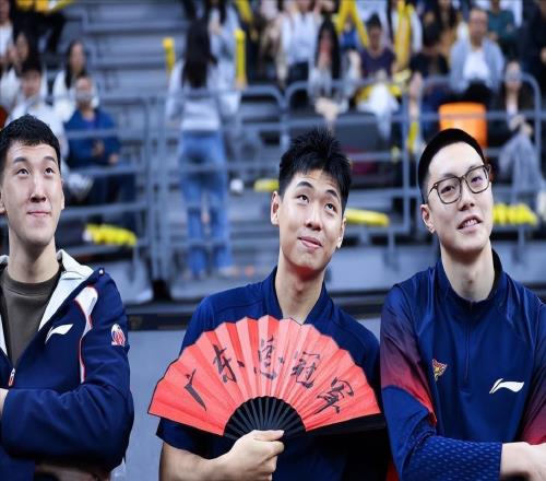 广东客场挑战新疆！崔永熙和麦考尔上演首秀，杜锋满级号拒绝爆冷