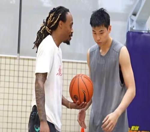 确认到位！CBA后场大杀器空降广东队，狂逼朱芳雨裁掉萨林杰