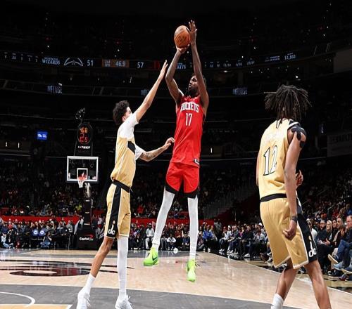 继续着灾难级表现，火箭锋线新星真是要把自己的大合同给打没了