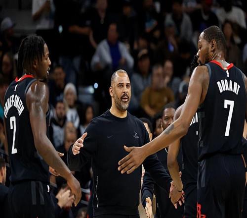 难得命中了两记三分，但火箭3D锋线的防守贡献度依然严重不足