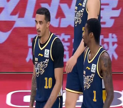 恭喜广东队！CBA暴力双能卫确认加盟，杜锋后卫线直接起飞了！