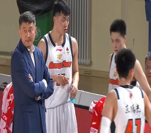 18分大逆转！广东男篮2分惜败新疆，胡明轩失绝杀萨林杰正负值24