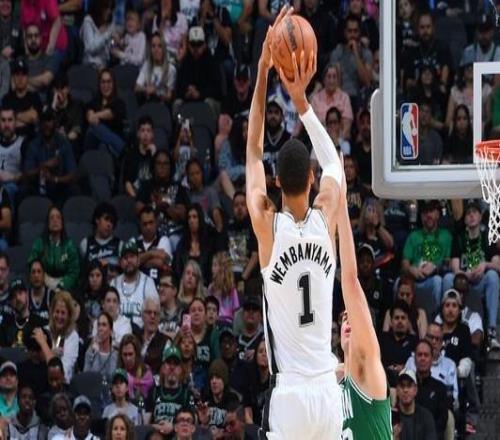 文班39+11怀特34+7马刺力克凯尔特人取5连胜