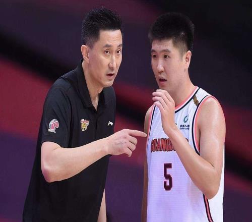 杜锋爱徒加盟NBL，新疆后卫伤势接近郭艾伦，杨舒予成女篮队长