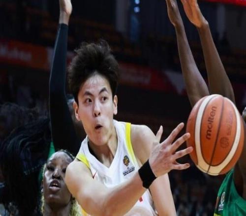 世预赛开门红！李月汝21+11，三大中锋均上双，中国女篮8168马里